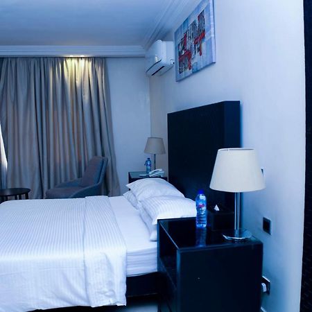 Summerset Continental Hotel Gana Mobushipe Екстериор снимка