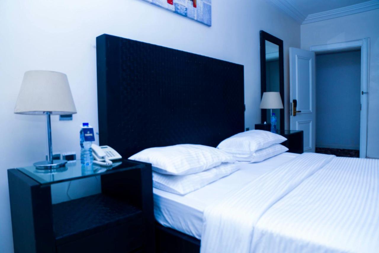 Summerset Continental Hotel Gana Mobushipe Екстериор снимка