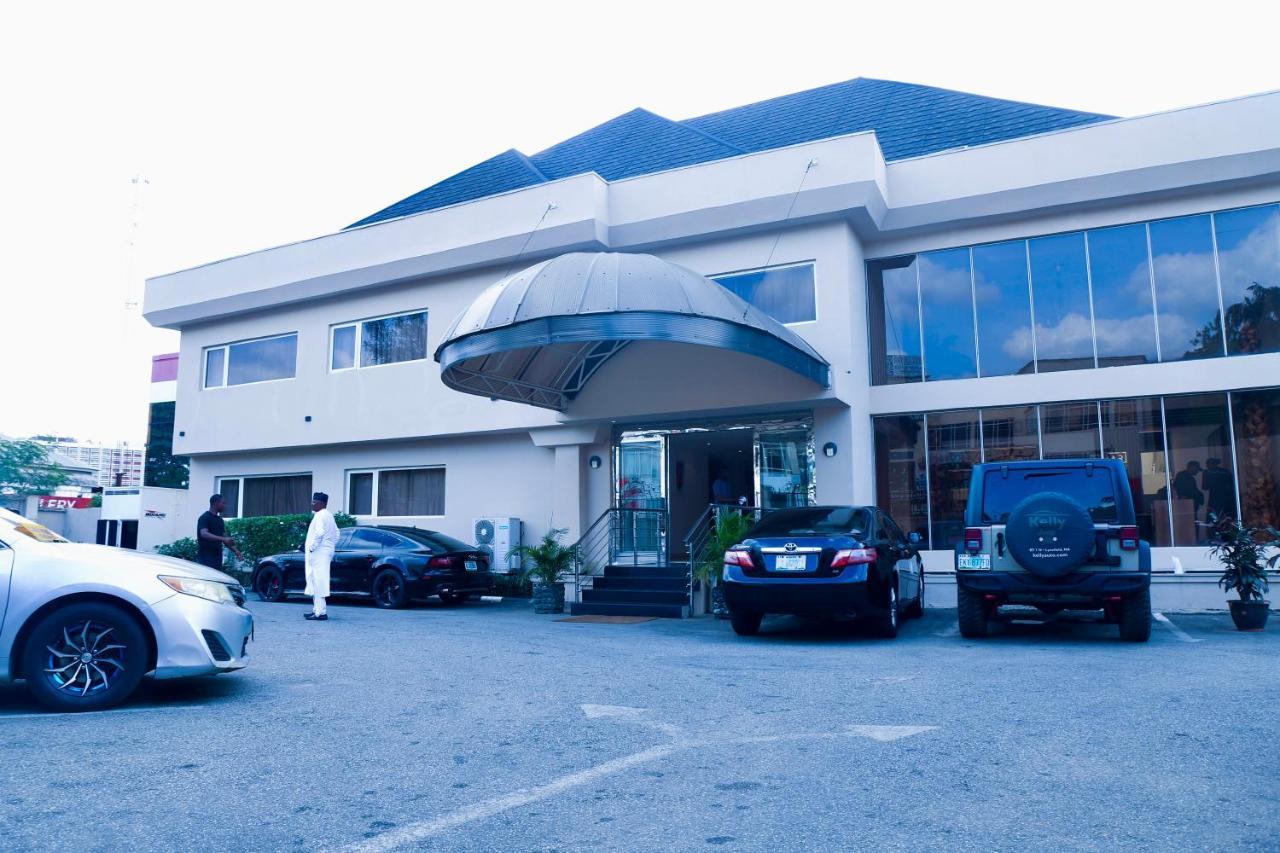 Summerset Continental Hotel Gana Mobushipe Екстериор снимка