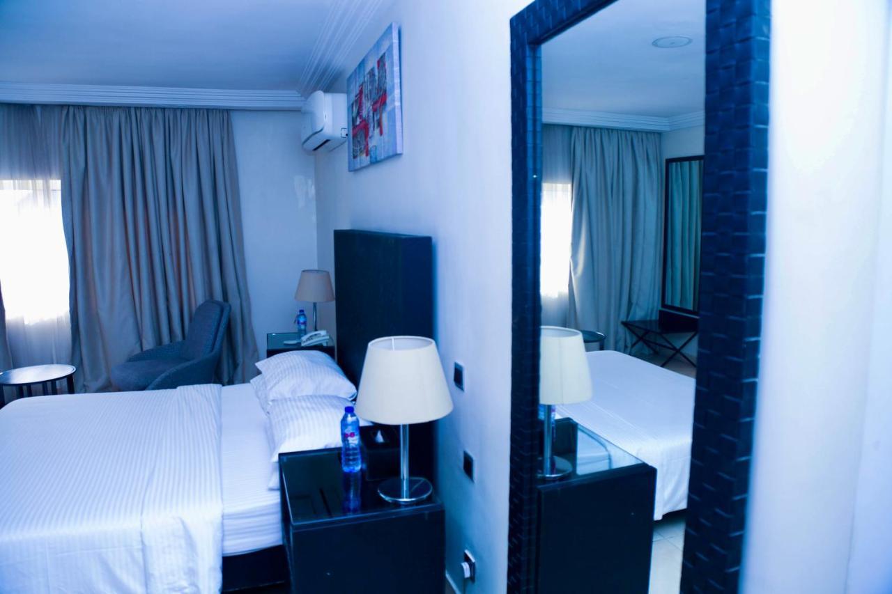 Summerset Continental Hotel Gana Mobushipe Екстериор снимка
