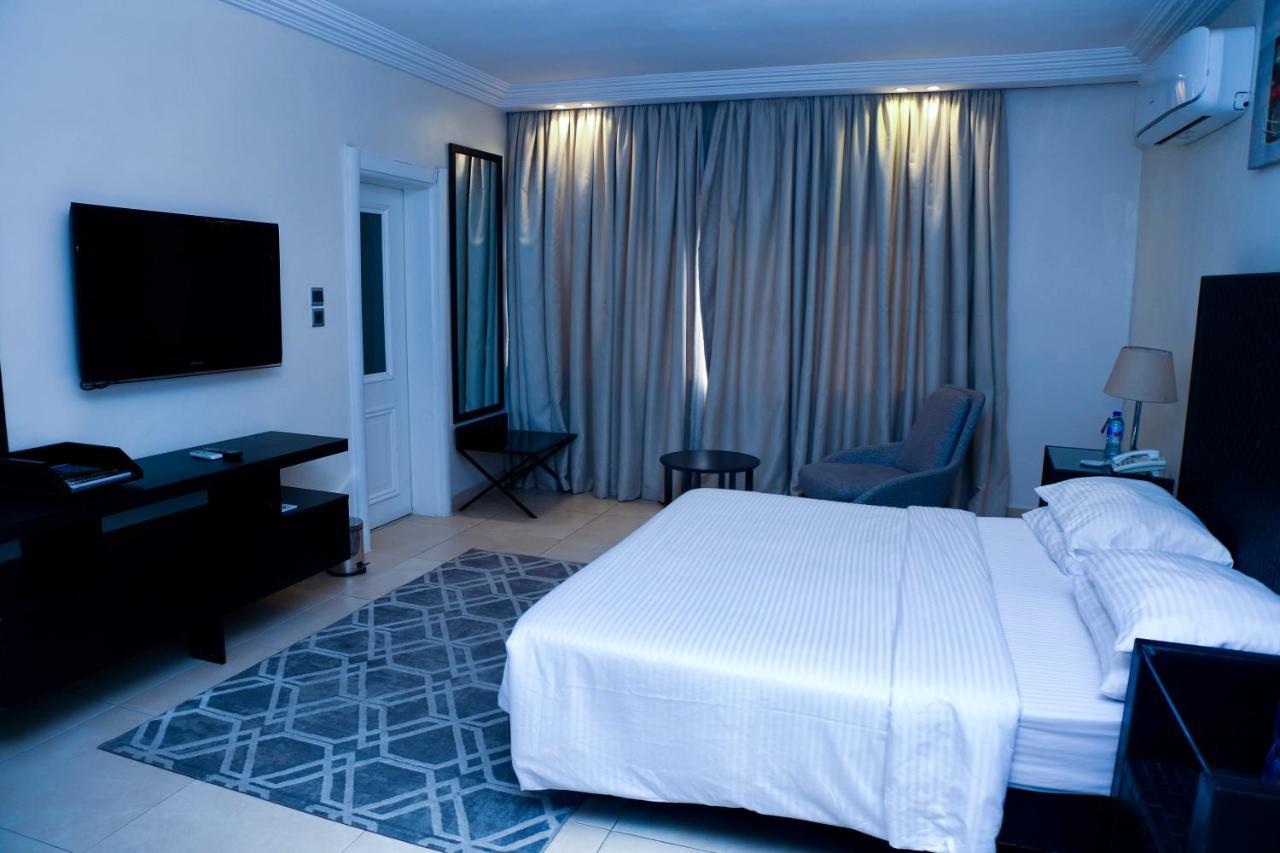Summerset Continental Hotel Gana Mobushipe Екстериор снимка