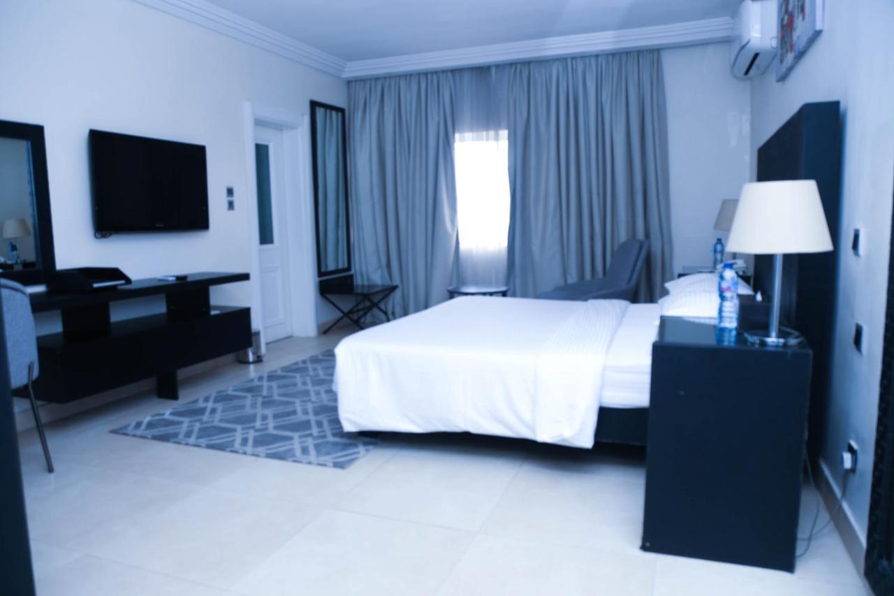 Summerset Continental Hotel Gana Mobushipe Екстериор снимка