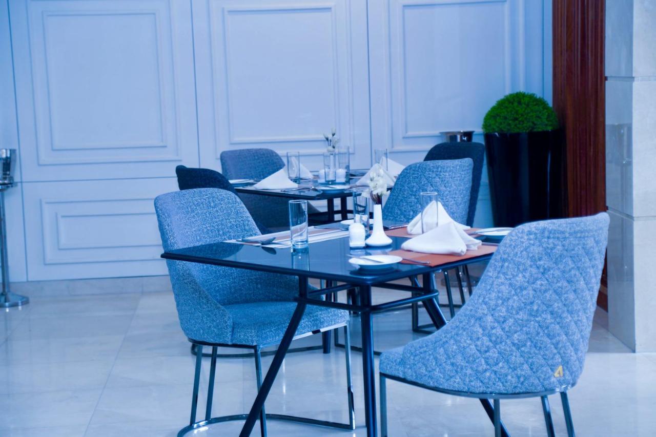 Summerset Continental Hotel Gana Mobushipe Екстериор снимка